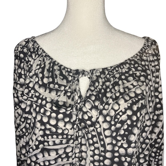 Ellen Tracy Women's Black and White Patterned Top with Peplum Size Large - Picture 4 of 6
